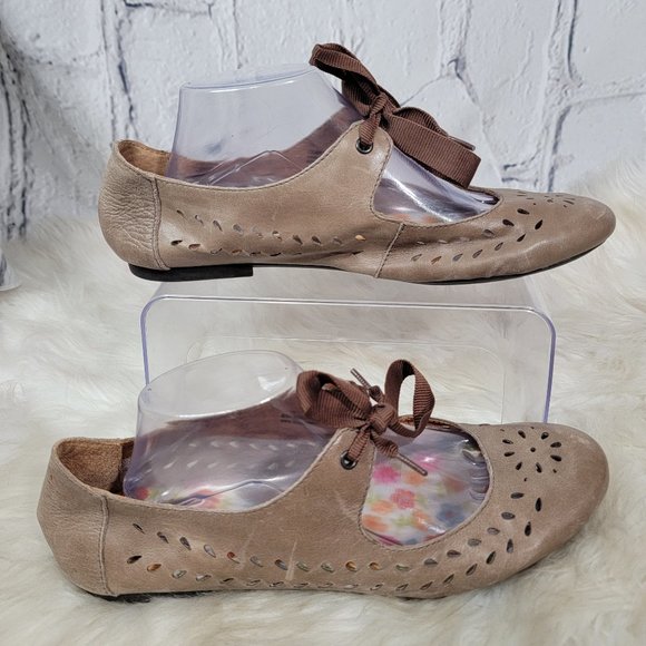 Born annelie flat new arrivals